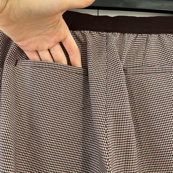 Uniqlo cropped maroon pants with micro houndstooth pattern size s (Waist 26-27) - Picture 9 of 13